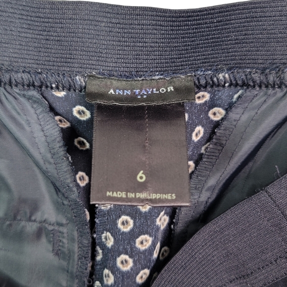 Ann Taylor Spring Summer Thin Flowy Dark Blue Floral Pants With Pockets Size 6 - Picture 9 of 15